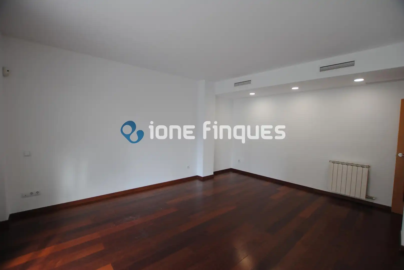 Wohnzimmer von Wohnung zum Verkauf in Sant Cugat del Vallès mit Heizung, Privatgarten und Terrasse