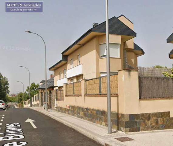 Casa adosada en Venta en  BRIONES, 42 en Corralejos - Campo de las Naciones