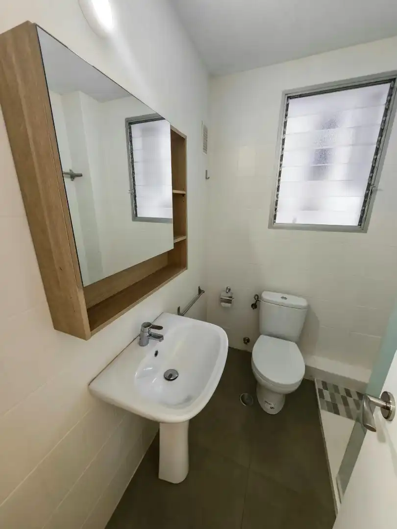 Badezimmer von Wohnung zur Miete in Sur