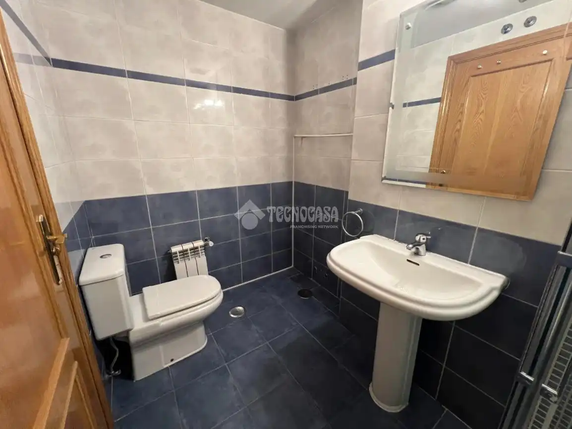 Bathroom of Flat for sale in Alcorcón  with Heating, Parquet flooring and Terrace