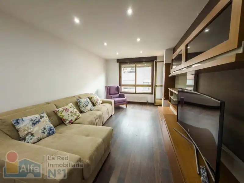 Sala d'estar de Pis en venda en Vigo  amb Calefacció, Jardí privat i Terrassa