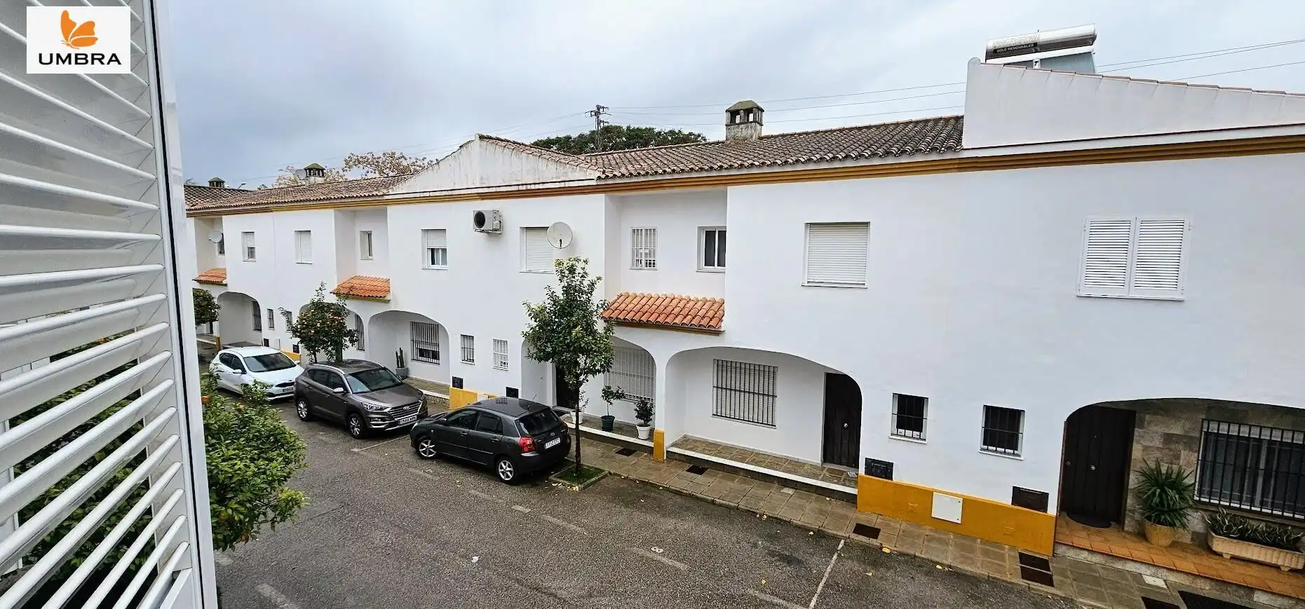 Vista exterior de Casa adosada en venda en Jerez de la Frontera amb Aire condicionat, Calefacció i Terrassa