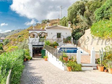 Casa amb balcó en venda a Cómpeta