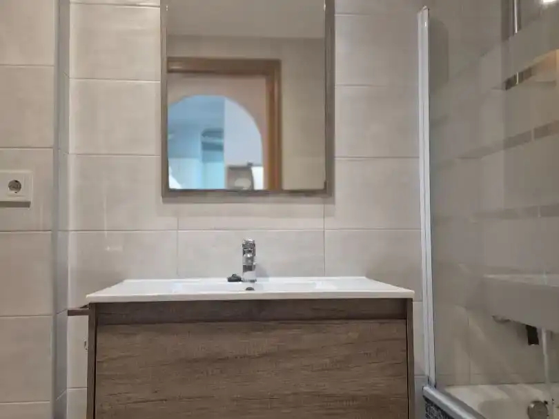 Baño de Piso en venta en Manilva con Aire acondicionado, Terraza y Amueblado