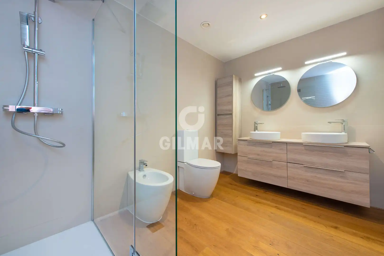 Baño de Piso en venta en Madrid con Calefacción, Trastero y Piscina
