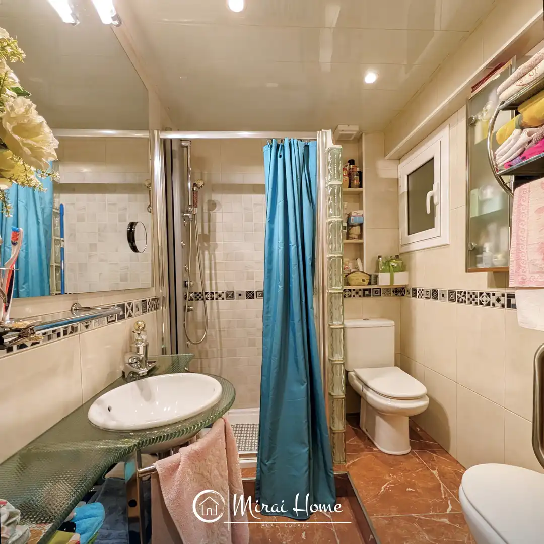 Baño de Piso en venta en Santa Coloma de Gramenet con Aire acondicionado, Calefacción y Terraza