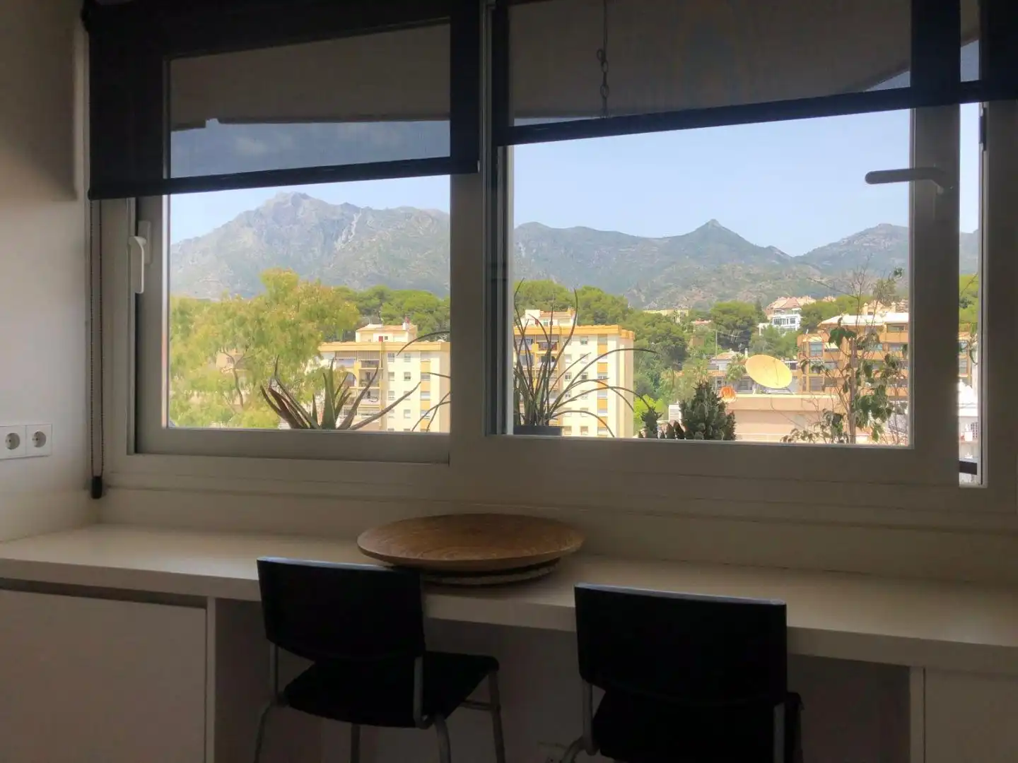 Vista exterior de Pis en venda en Marbella amb Aire condicionat, Terrassa i Balcó