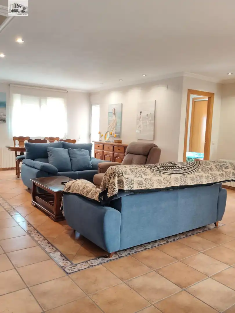 Sala de estar de Ático en venta en La Pobla de Vallbona con Aire acondicionado, Terraza y Balcón