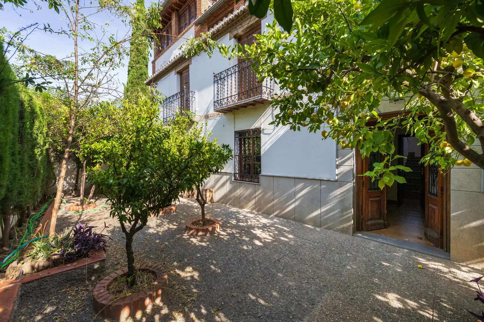 Vista exterior de Casa o xalet en venda en Ogíjares amb Calefacció, Jardí privat i Piscina