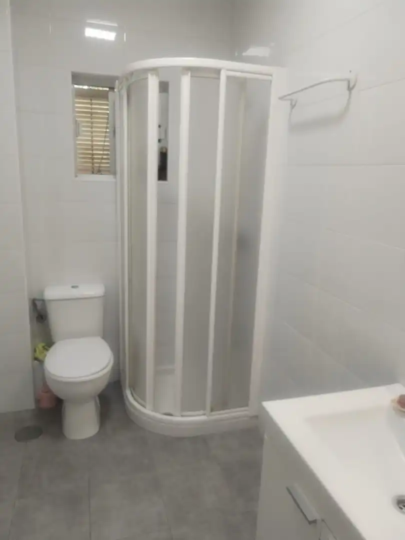 Bany de Pis de lloguer en Huelva amb Moblat i Rentadora