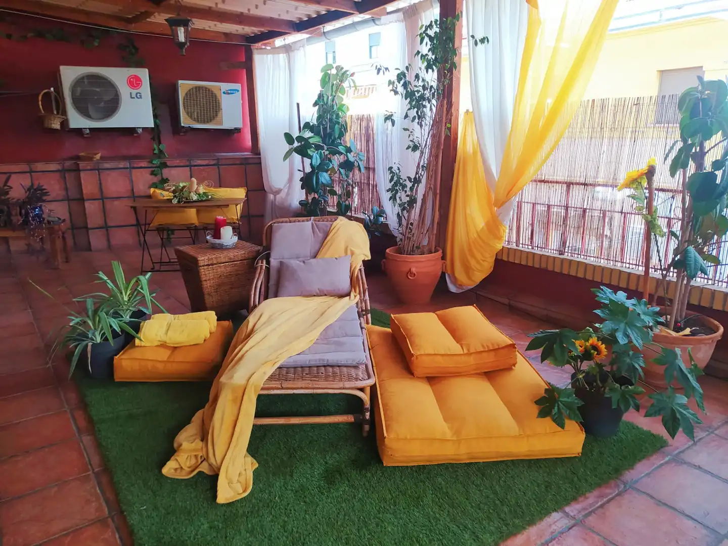 Maison avec terrasse à vendre à Calle Violetas 4