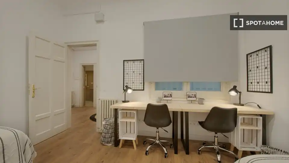 Flat for rent in Barcelona  with Air Conditioner, Heating and Furnished