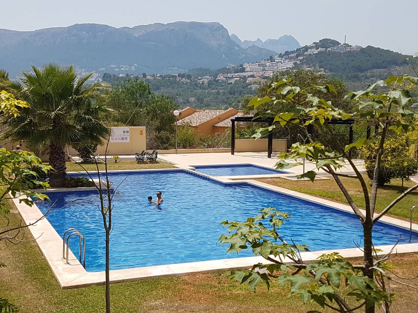 Piscina de Casa adosada de lloguer en Calpe / Calp amb Aire condicionat, Jardí privat i Terrassa