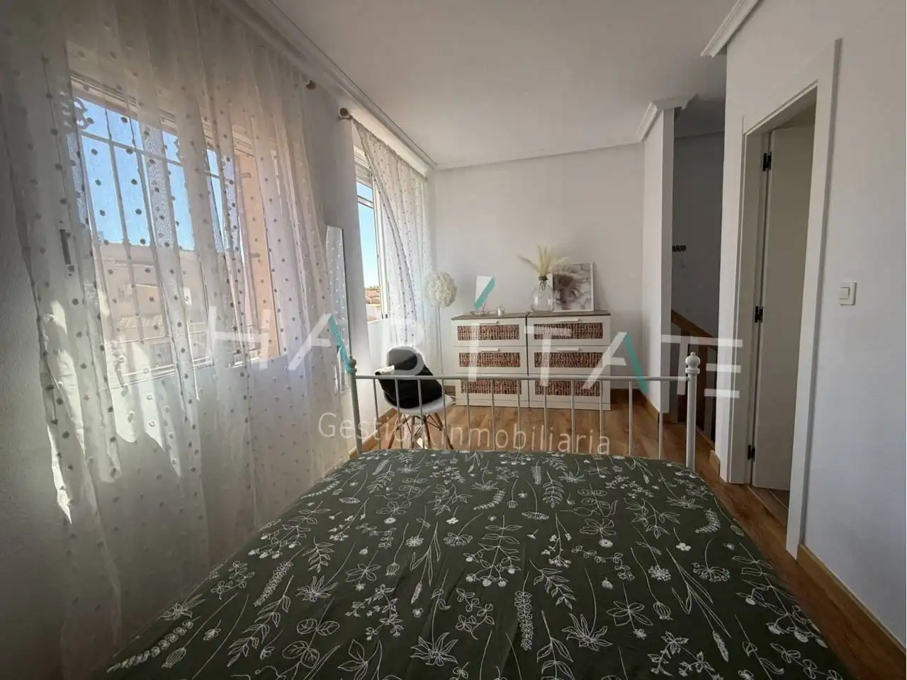 Dormitori de Dúplex en venda en Orihuela amb Aire condicionat, Calefacció i Jardí privat