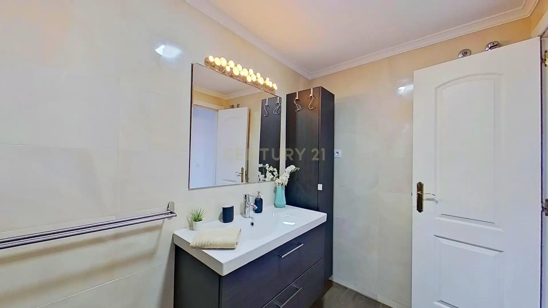 Baño de Piso en venta en Benalmádena con Aire acondicionado, Trastero y Horno