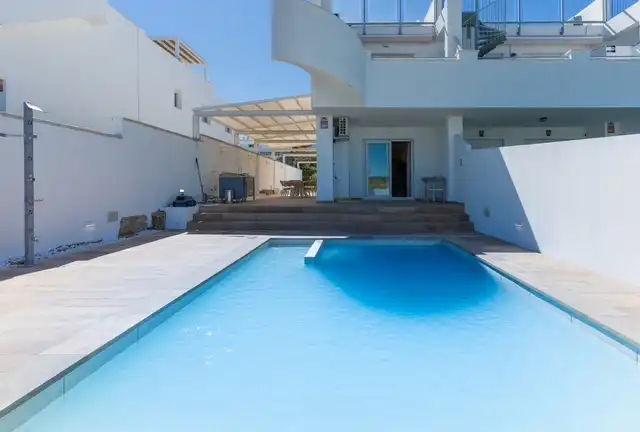 Piscina de Casa o xalet en venda en Zahara de los Atunes amb Aire condicionat, Jardí privat i Terrassa