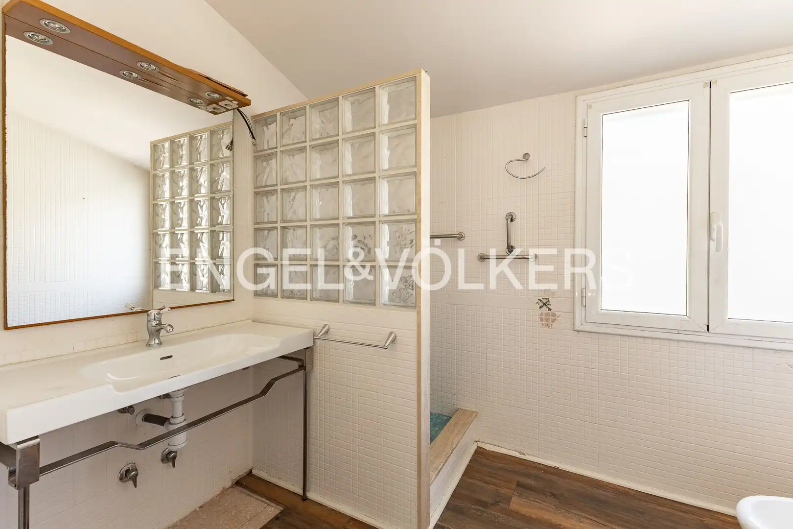 Baño de Piso en venta en Tona con Aire acondicionado, Calefacción y Parquet