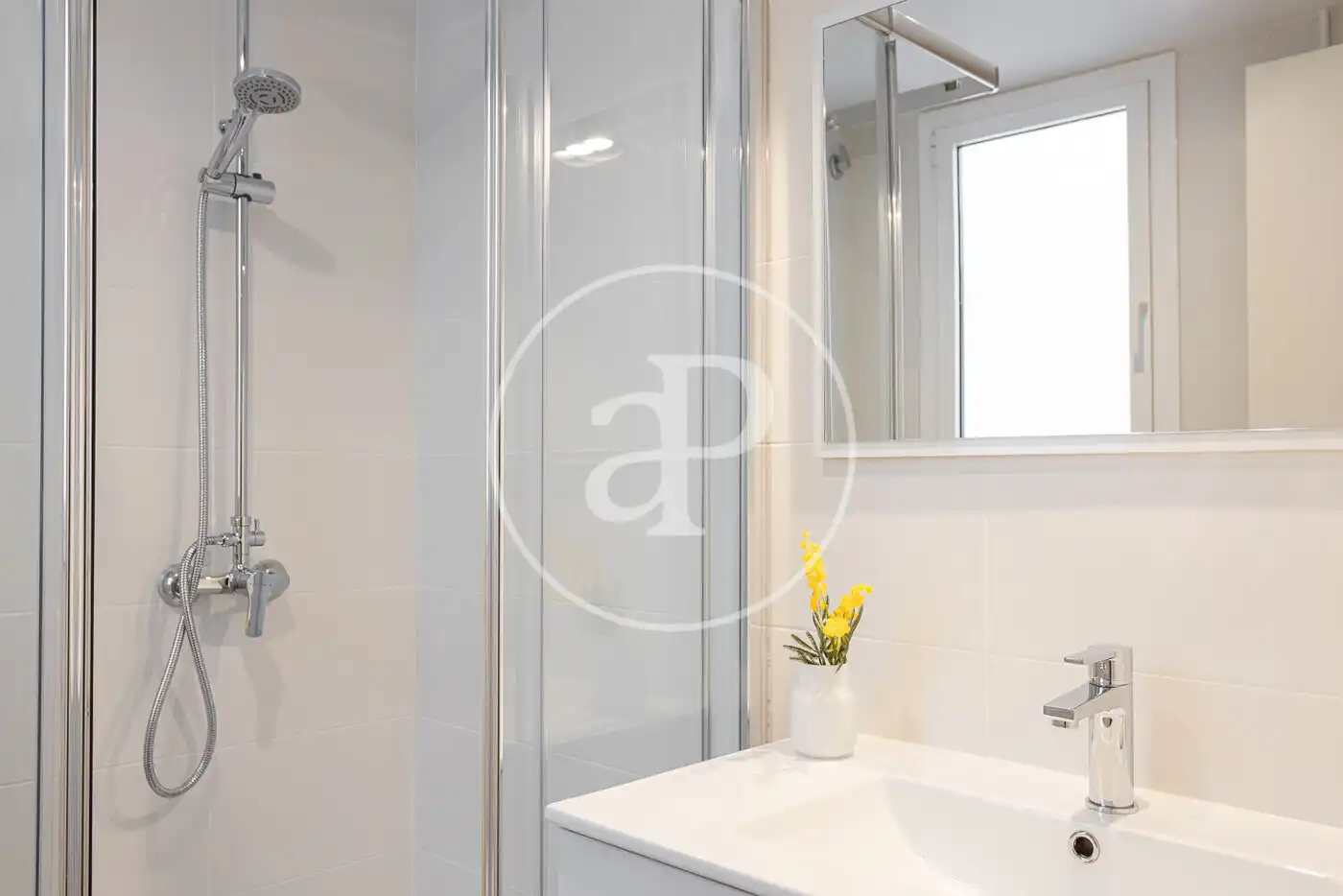 Bathroom of Flat for sale in Barcelona  with Heating and Furnished