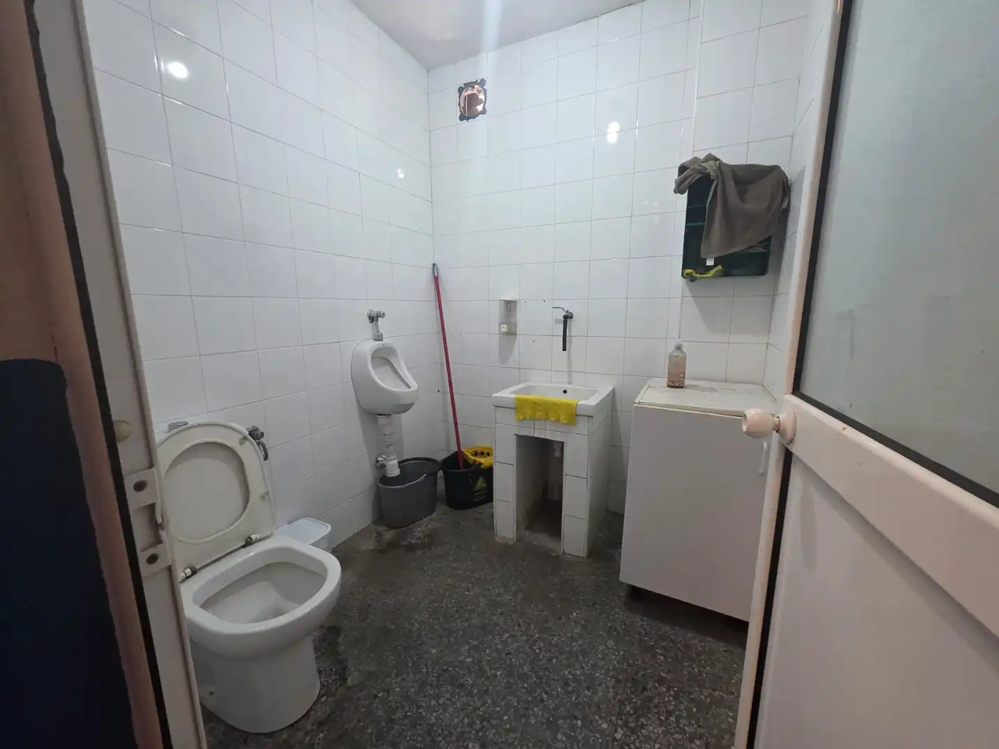Bany de Nau industrial de lloguer en Alcalá de Guadaira amb Calefacció