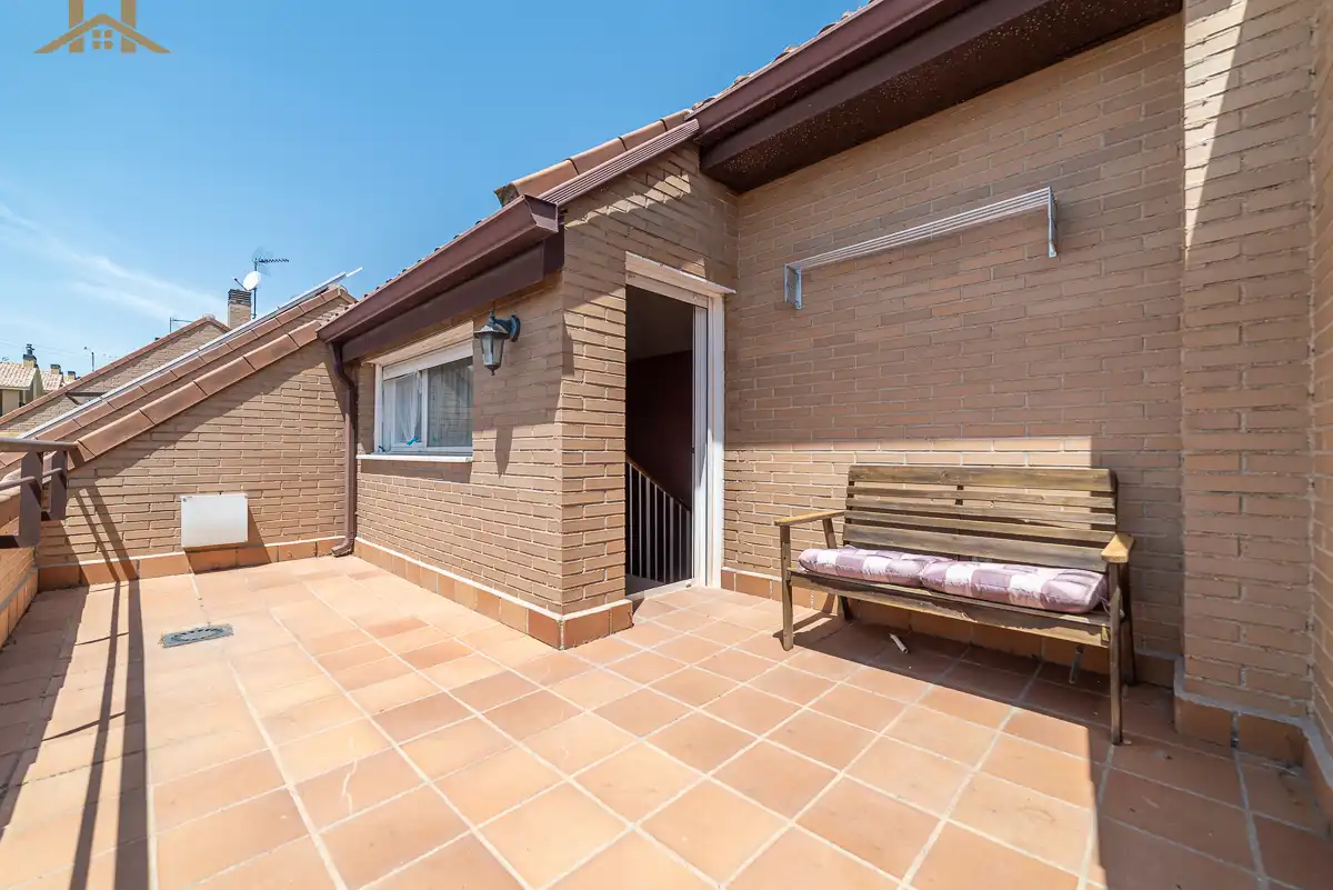 Terrassa de Casa adosada en venda en Arroyomolinos (Madrid) amb Calefacció, Jardí privat i Piscina