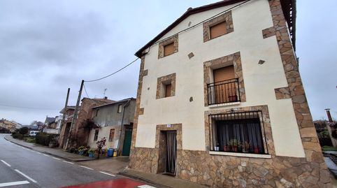 Bonita casa en Venta en CORERA, oportunidad de mercado, CASA de 132m2 de 3 plantas consta de salón,  merendero con chimenea, 7 hab
