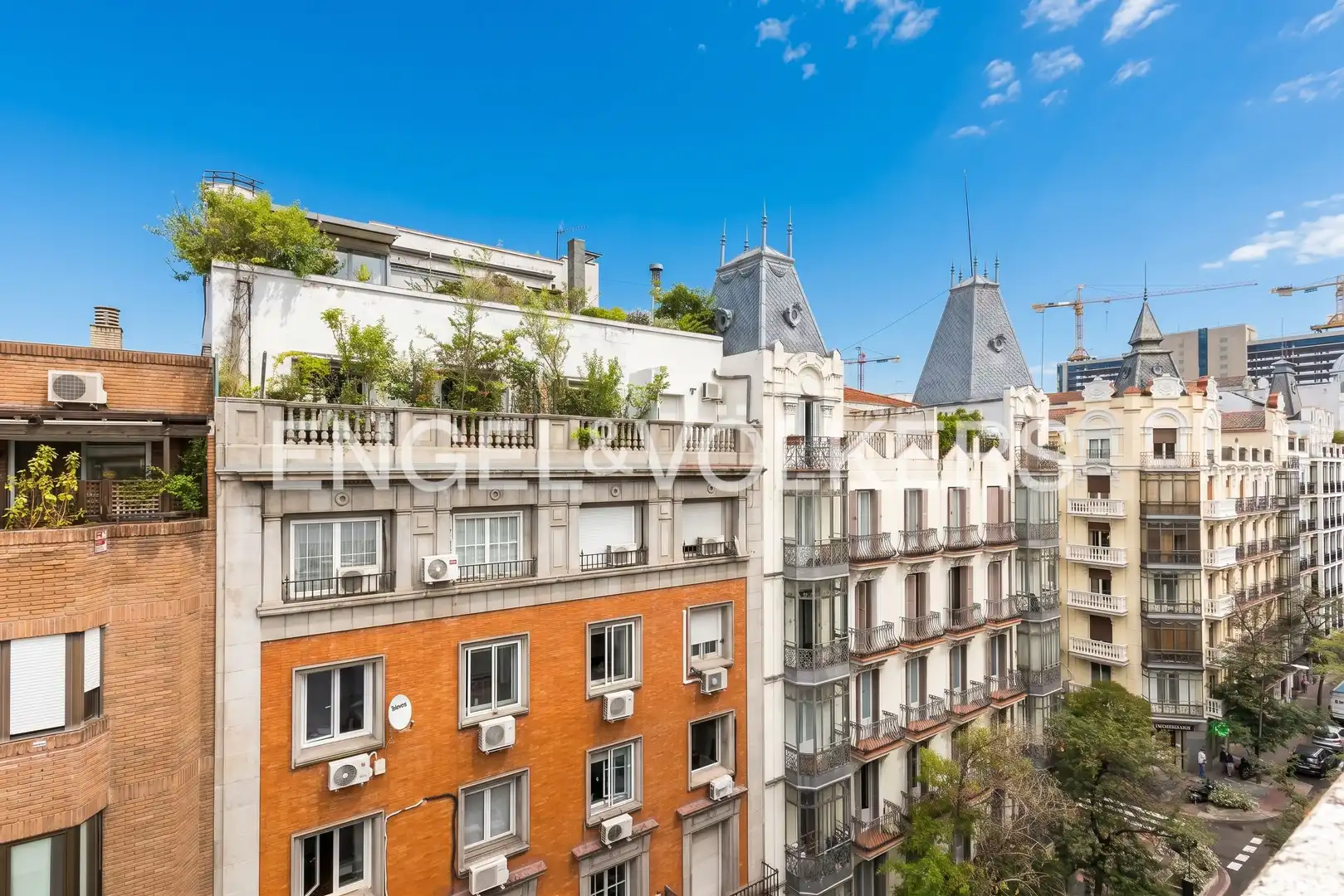 Exterior view of Attic for rent in Barrio de Salamanca