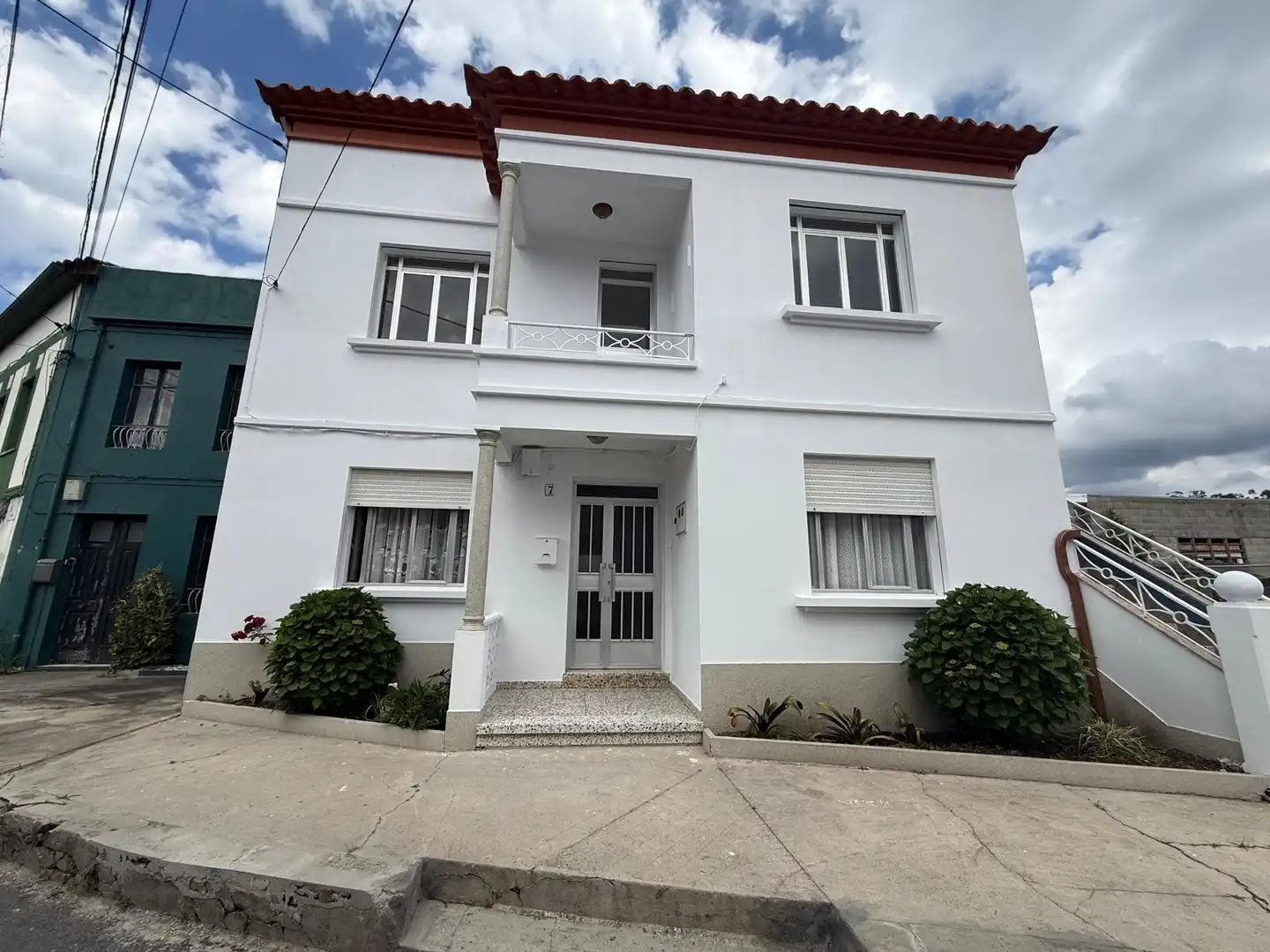Vista exterior de Casa o xalet en venda en A Pobra do Caramiñal amb Jardí privat, Terrassa i Traster