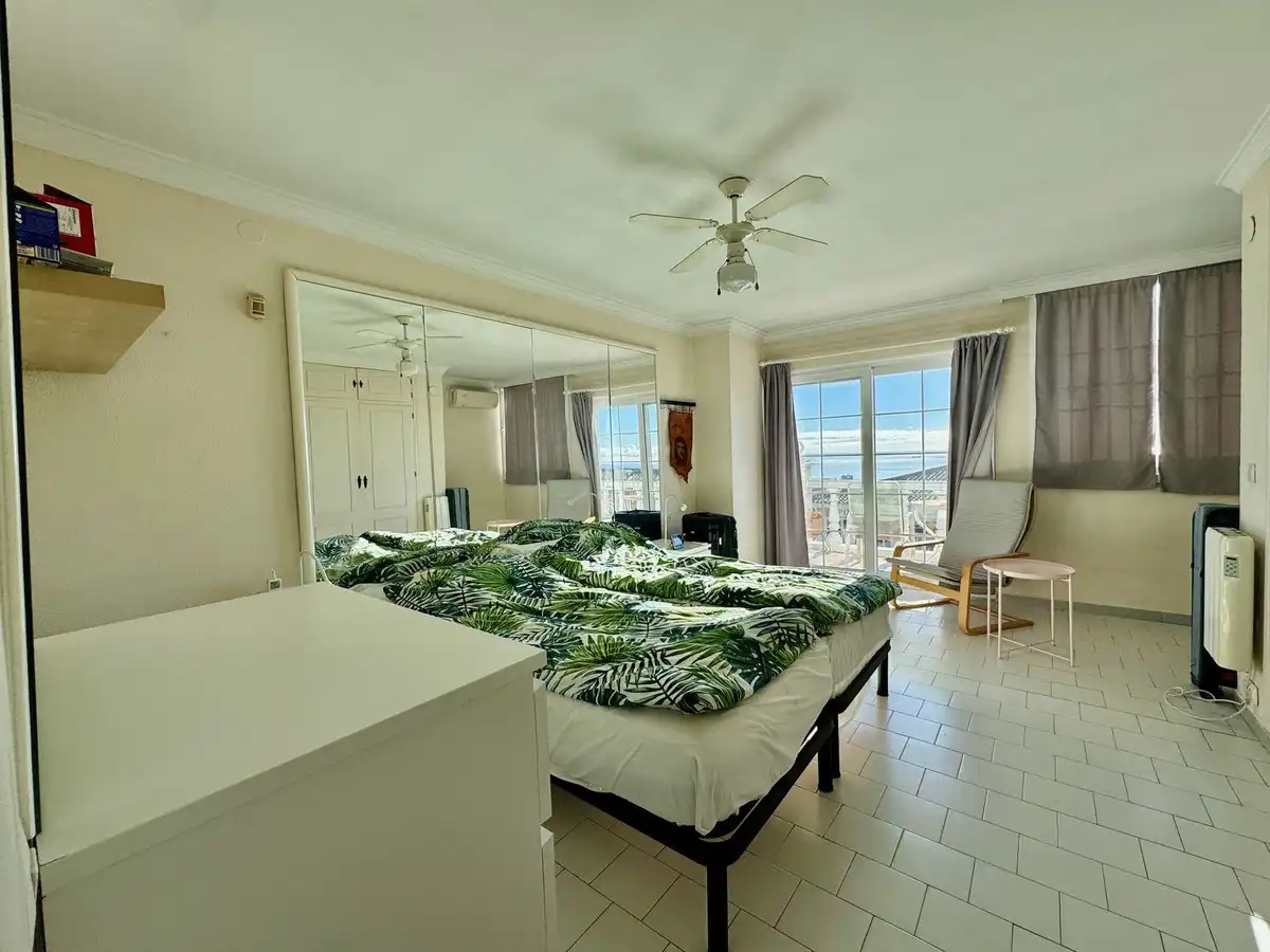 Habitación de Casa adosada en venta en Benalmádena con Aire acondicionado, Terraza y Piscina comunitaria