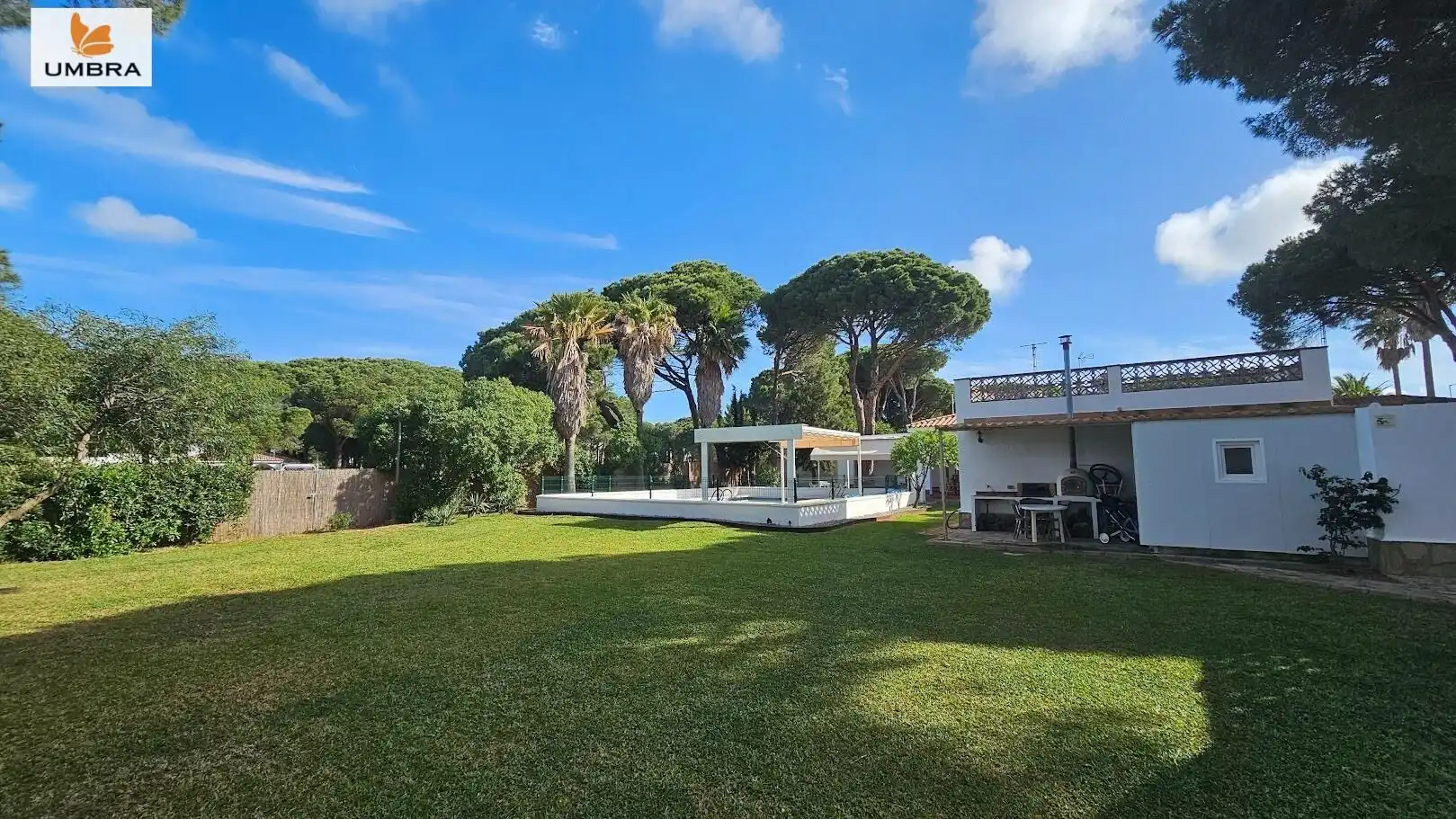 Jardí de Casa o xalet en venda en Chiclana de la Frontera amb Aire condicionat, Calefacció i Jardí privat