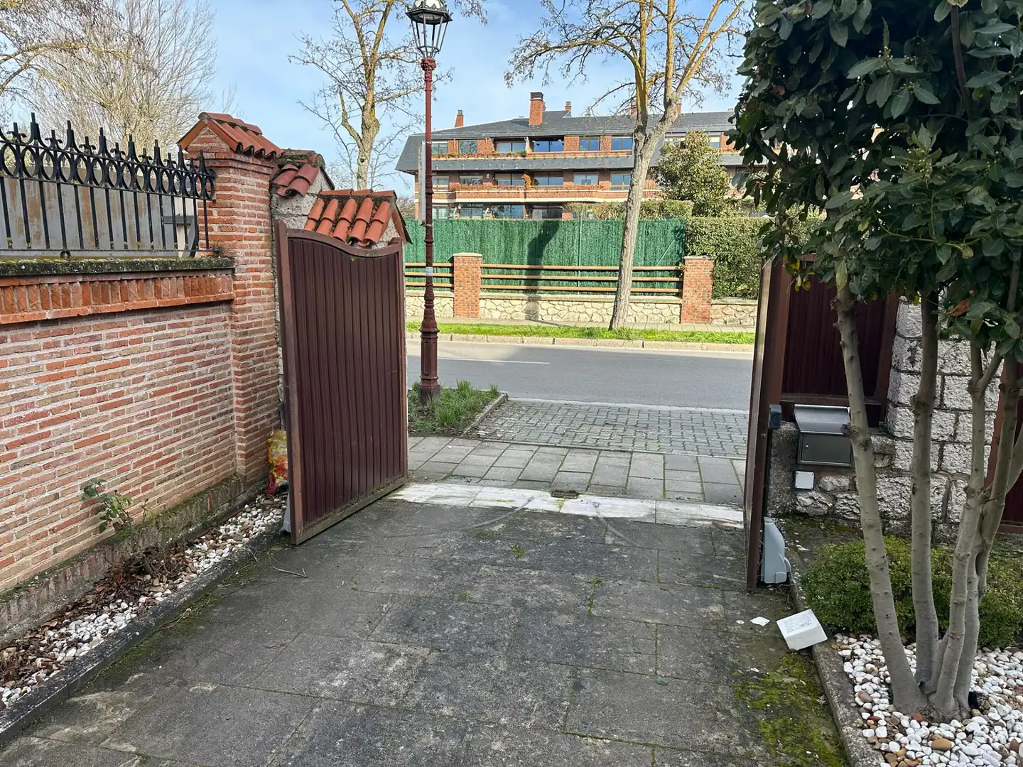 Vista exterior de Casa adosada en venda en Burgos amb Calefacció, Jardí privat i Traster