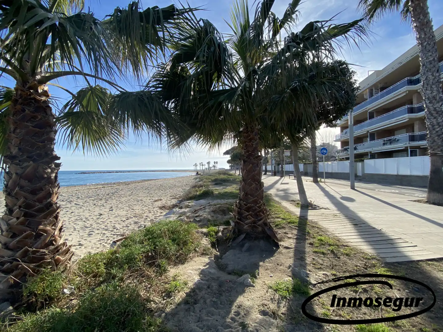 Vista exterior de Casa o xalet en venda en Cambrils amb Aire condicionat, Calefacció i Jardí privat