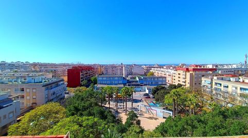 Fantástico apartamento de 2 habitaciones en la última planta con vistas a la piscina común en el centro de Torrevieja! Situado en, imatge 4