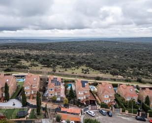 Vista exterior de Casa o xalet en venda en Torrelodones amb Aire condicionat, Calefacció i Jardí privat