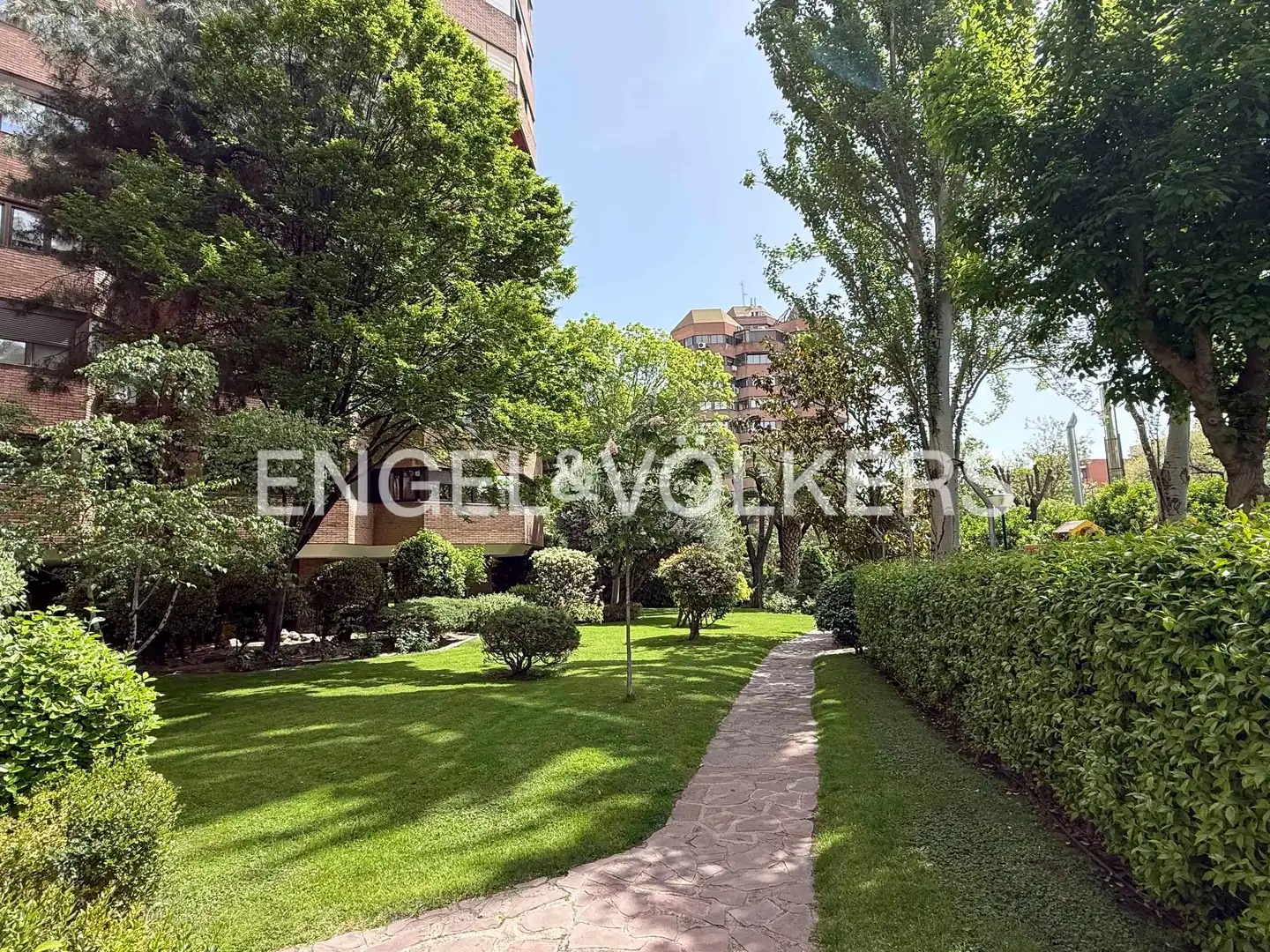 Vista exterior de Piso en venta en  Madrid Capital con Calefacción, Parquet y Terraza