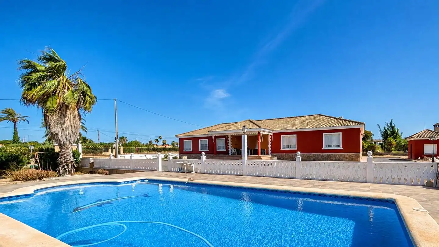 Vista exterior de Casa o xalet en venda en Elche / Elx amb Aire condicionat, Jardí privat i Terrassa
