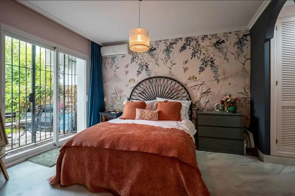 Dormitori de Apartament en venda en Marbella amb Aire condicionat, Moblat i Forn