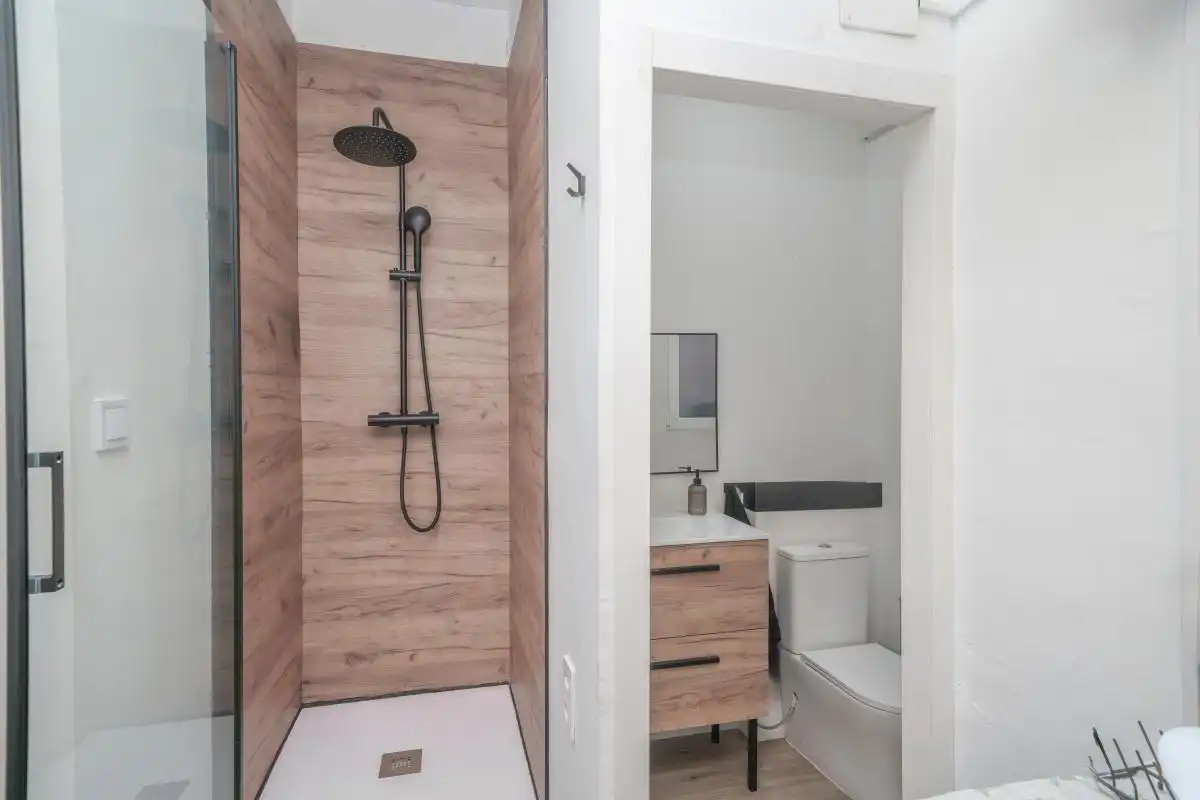 Badezimmer von Erdgeschoss zum Verkauf in Alicante / Alacant mit Klimaanlage, Heizung und Möbliert