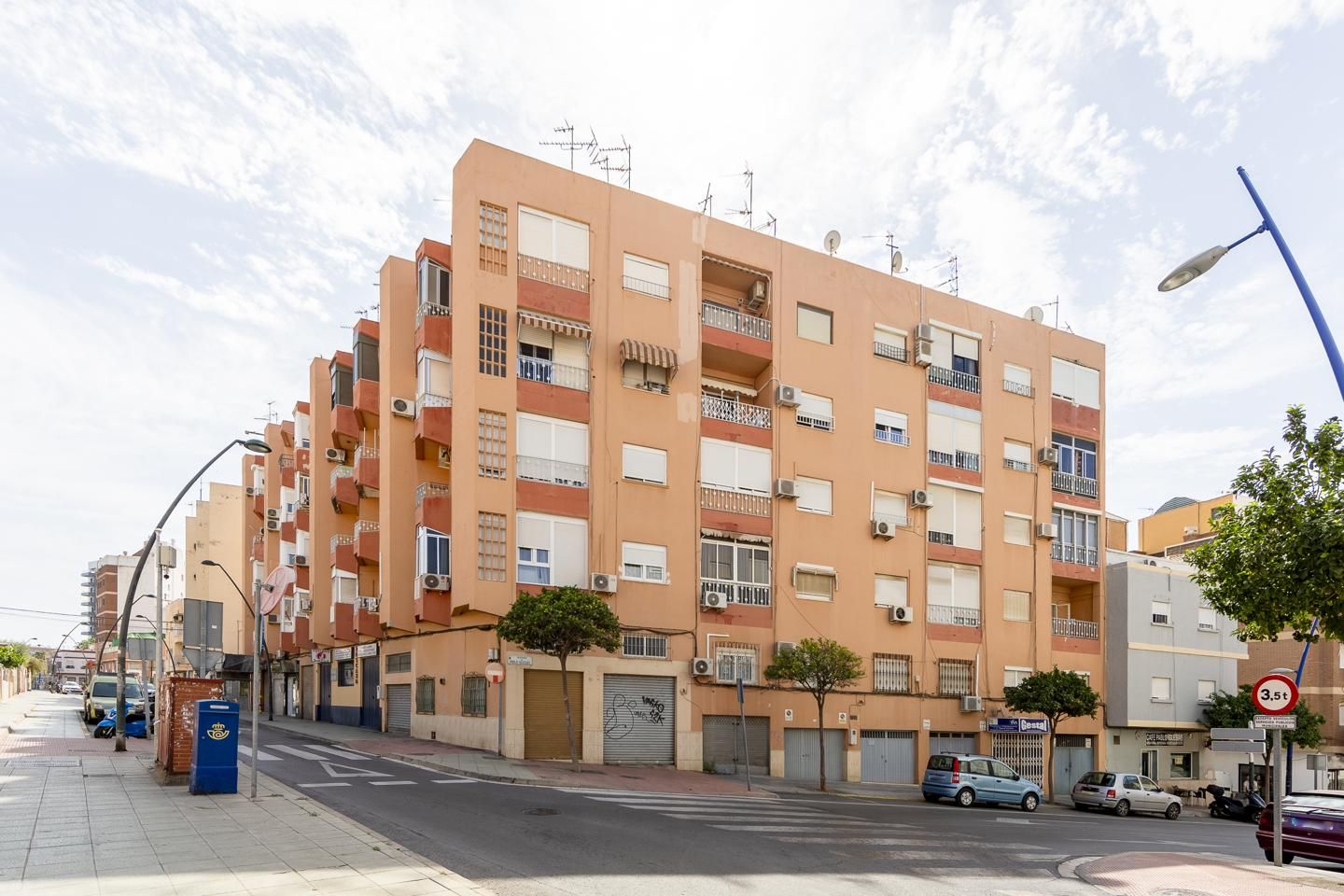 Vista exterior de Pis en venda en  Almería Capital amb Aire condicionat i Terrassa