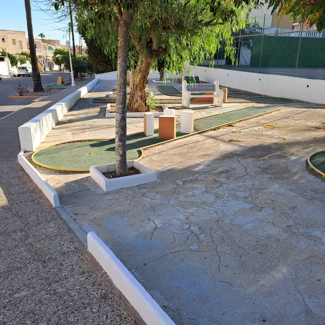 Vista exterior de Apartament en venda en Torrevieja amb Jardí privat, Terrassa i Moblat