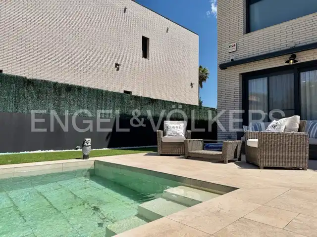 Swimming pool of Houses for sale in Cambrils  with Air Conditioner, Heating and Private garden