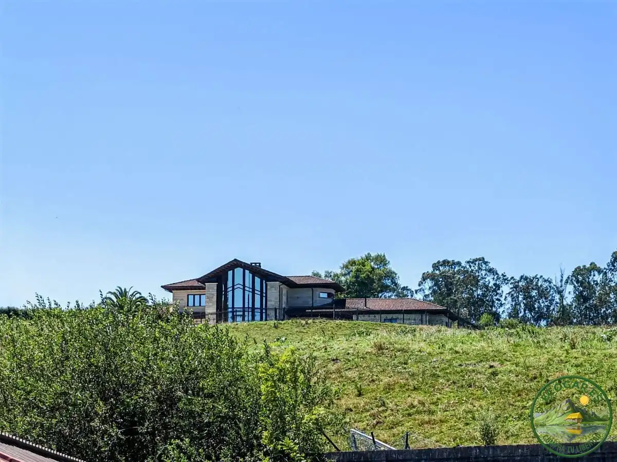 Vista exterior de Casa o chalet en venta en Nava con Calefacción, Jardín privado y Parquet