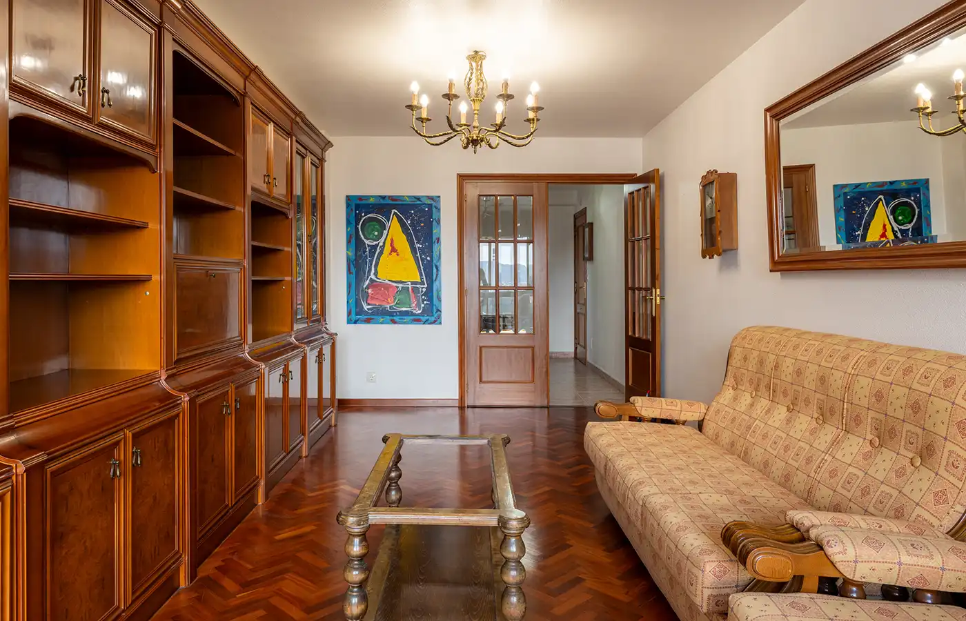 Sala d'estar de Pis en venda en A Coruña Capital  amb Parquet, Traster i Moblat