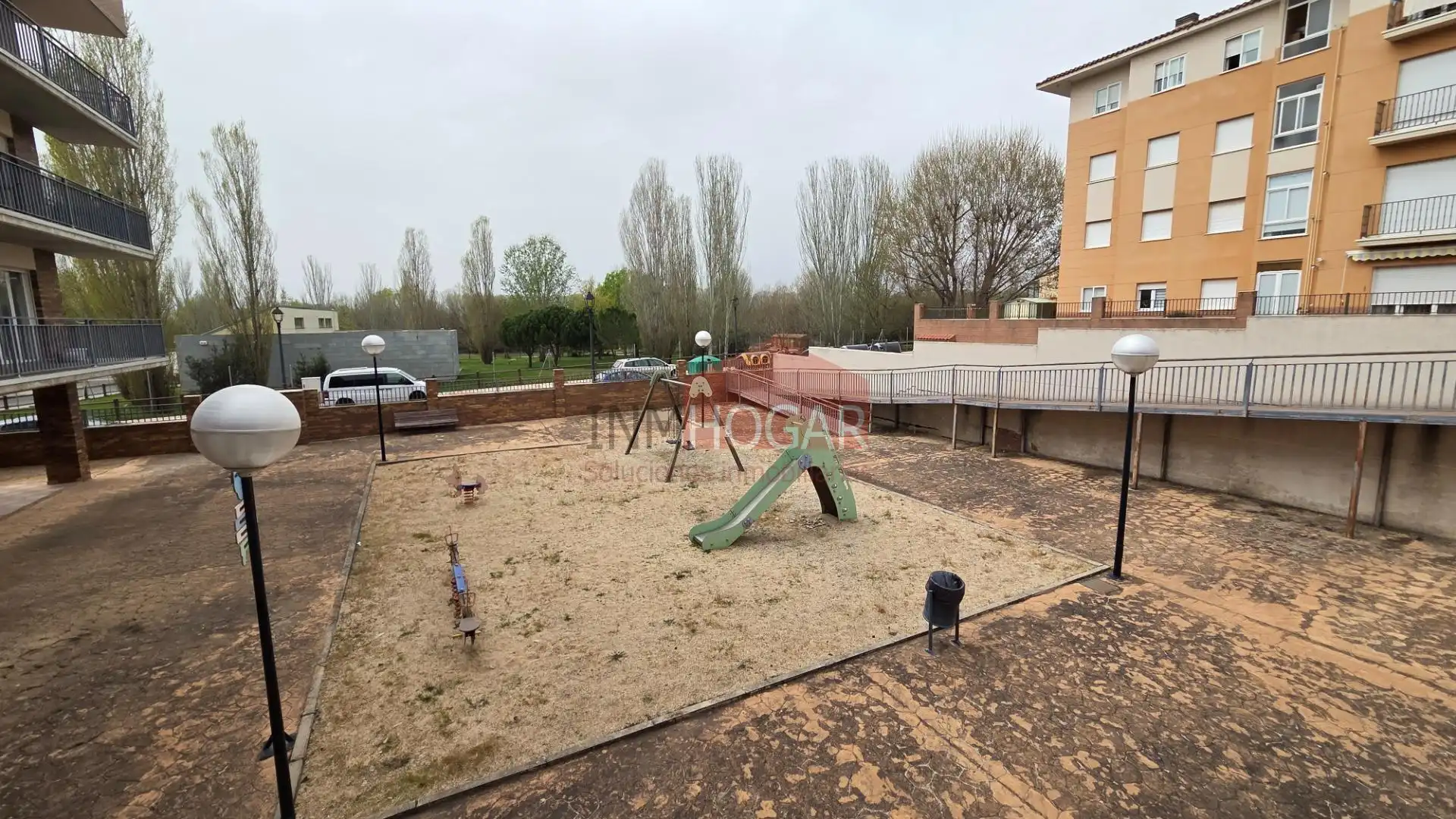 Parking de Piso en venta en Ávila con Calefacción, Terraza y Balcón