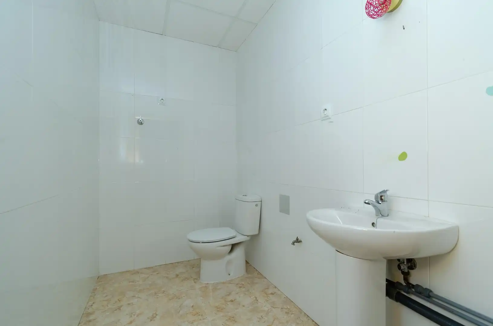 Bathroom of Commercial properties for sale in Cartagena