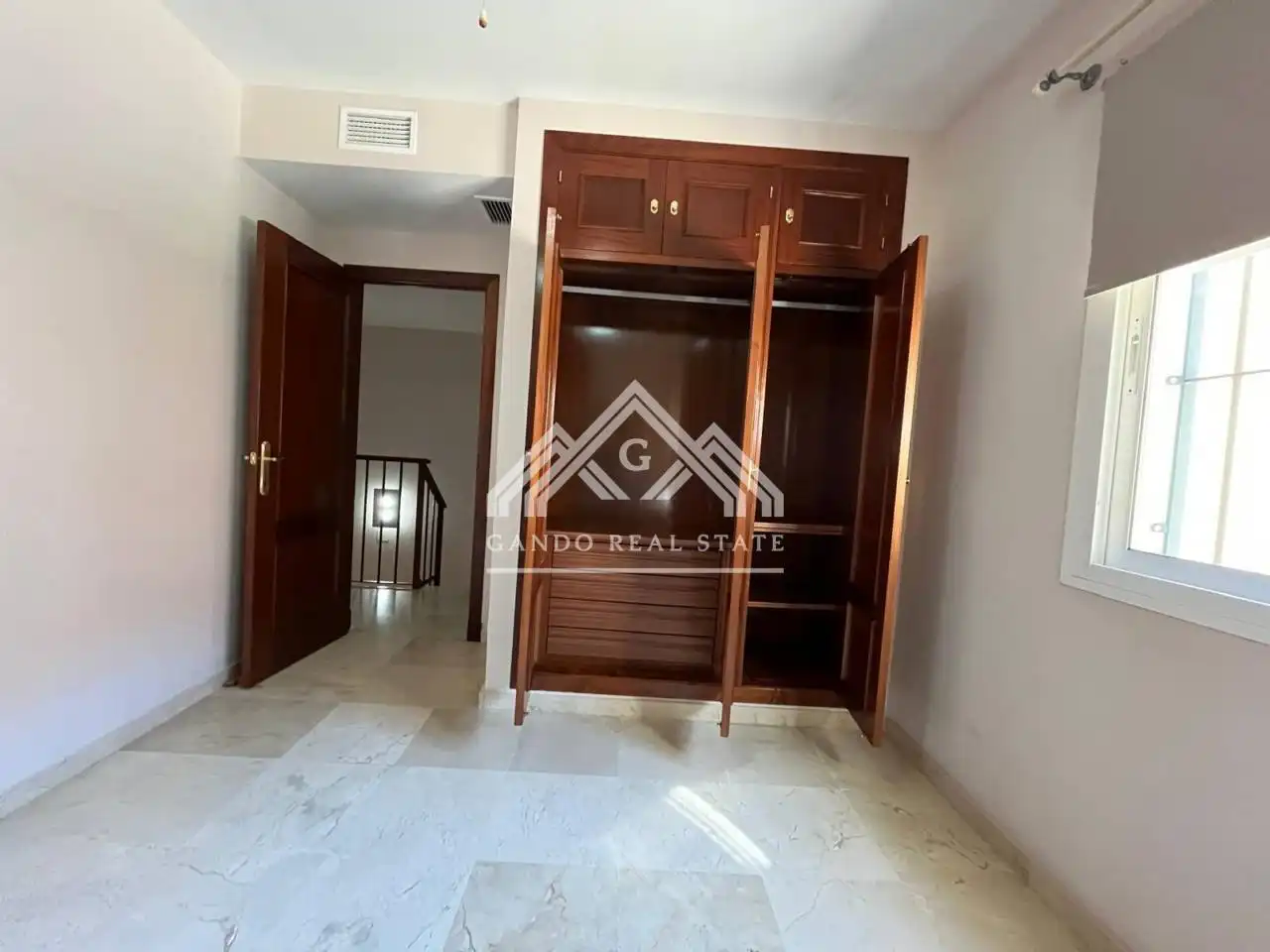 Garden of Houses for sale in Dos Hermanas  with Air Conditioner