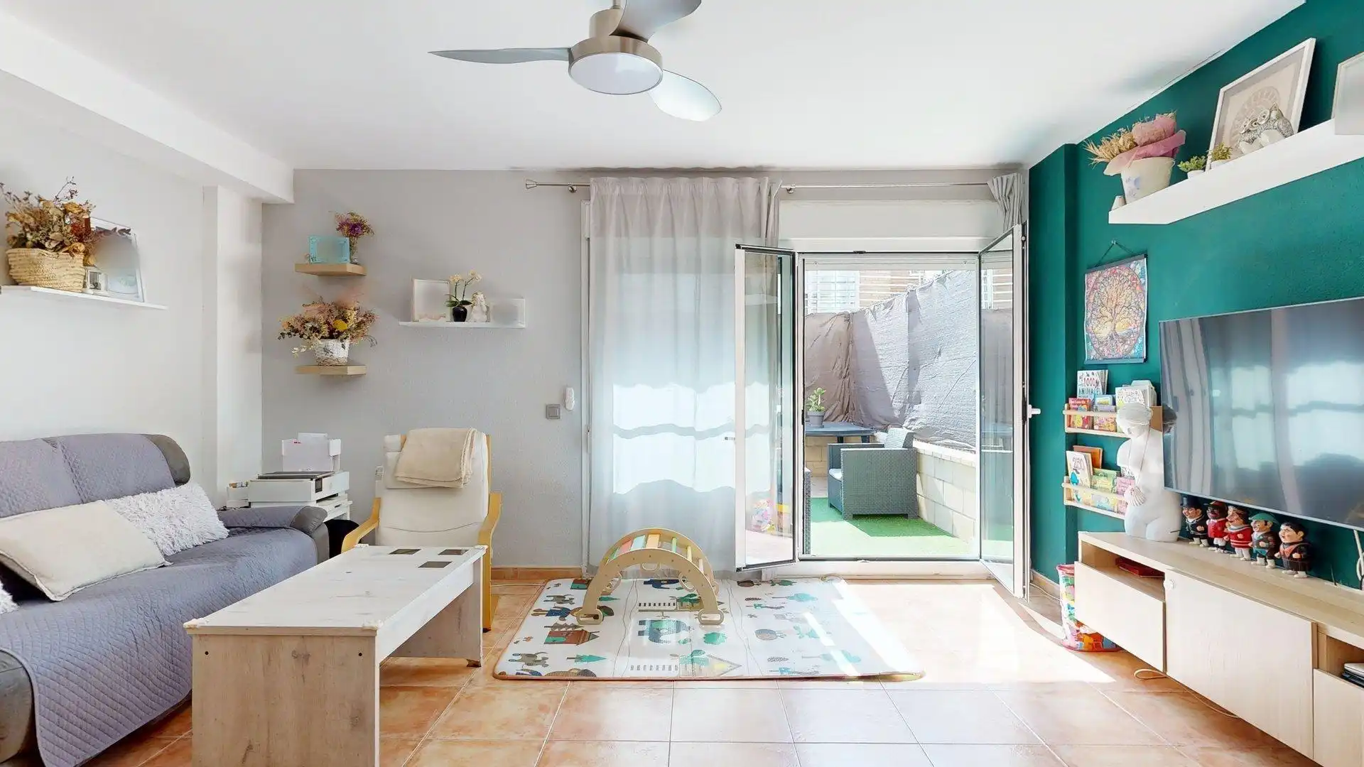 Sala de estar de Casa adosada en venta en Zaragoza con Calefacción, Jardín privado y Terraza
