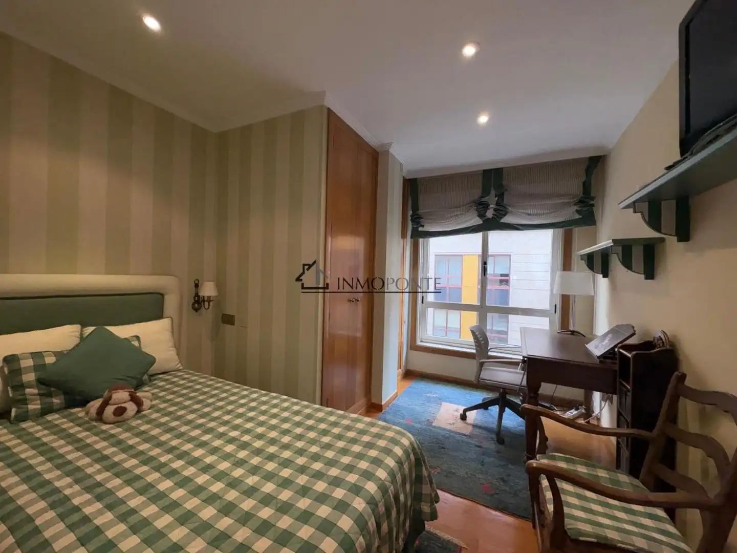 Schlafzimmer von Wohnung zur Miete in Pontevedra Capital  mit Heizung und Möbliert