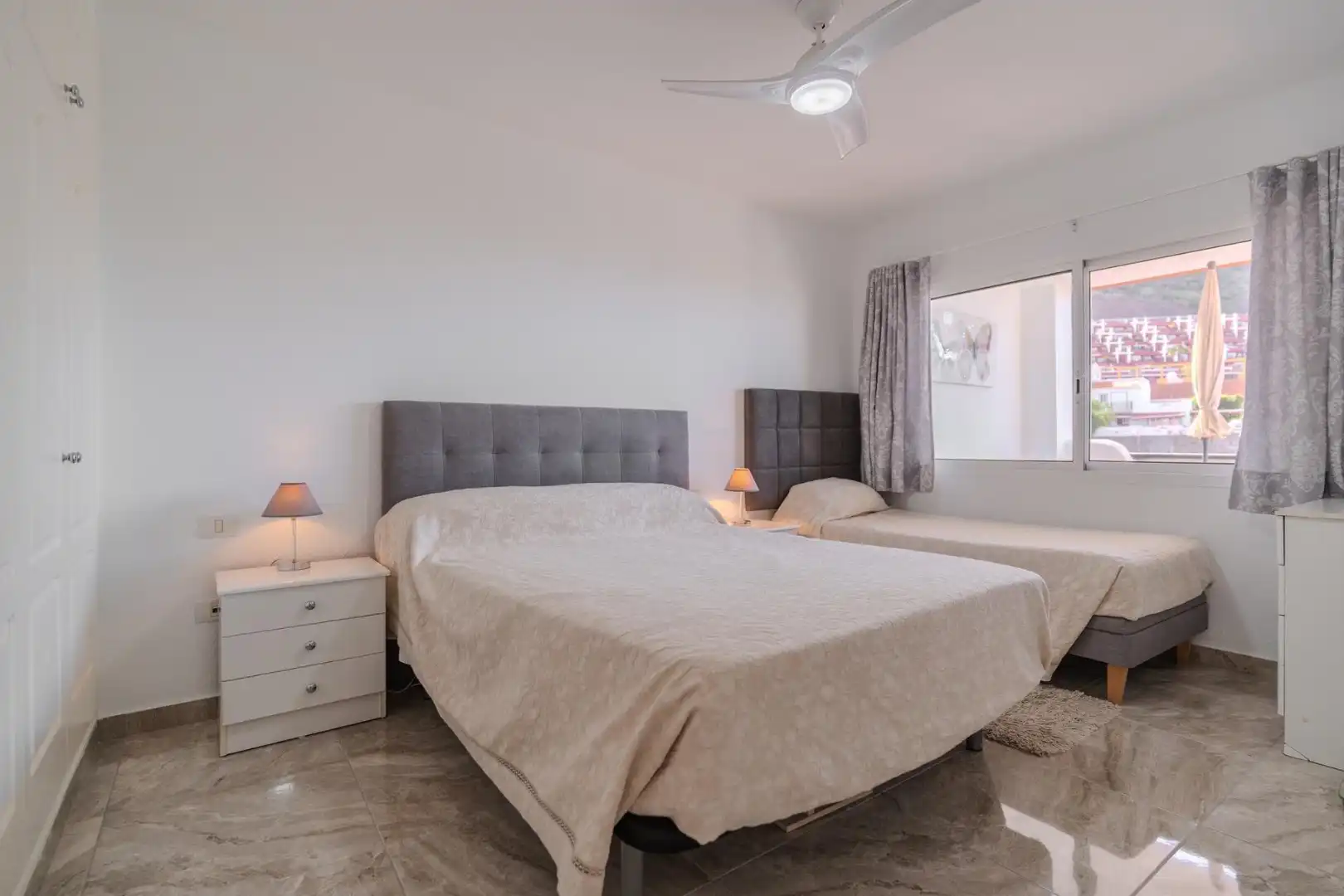 Habitación de Apartamento en venta en Adeje con Terraza, Amueblado y Piscina comunitaria