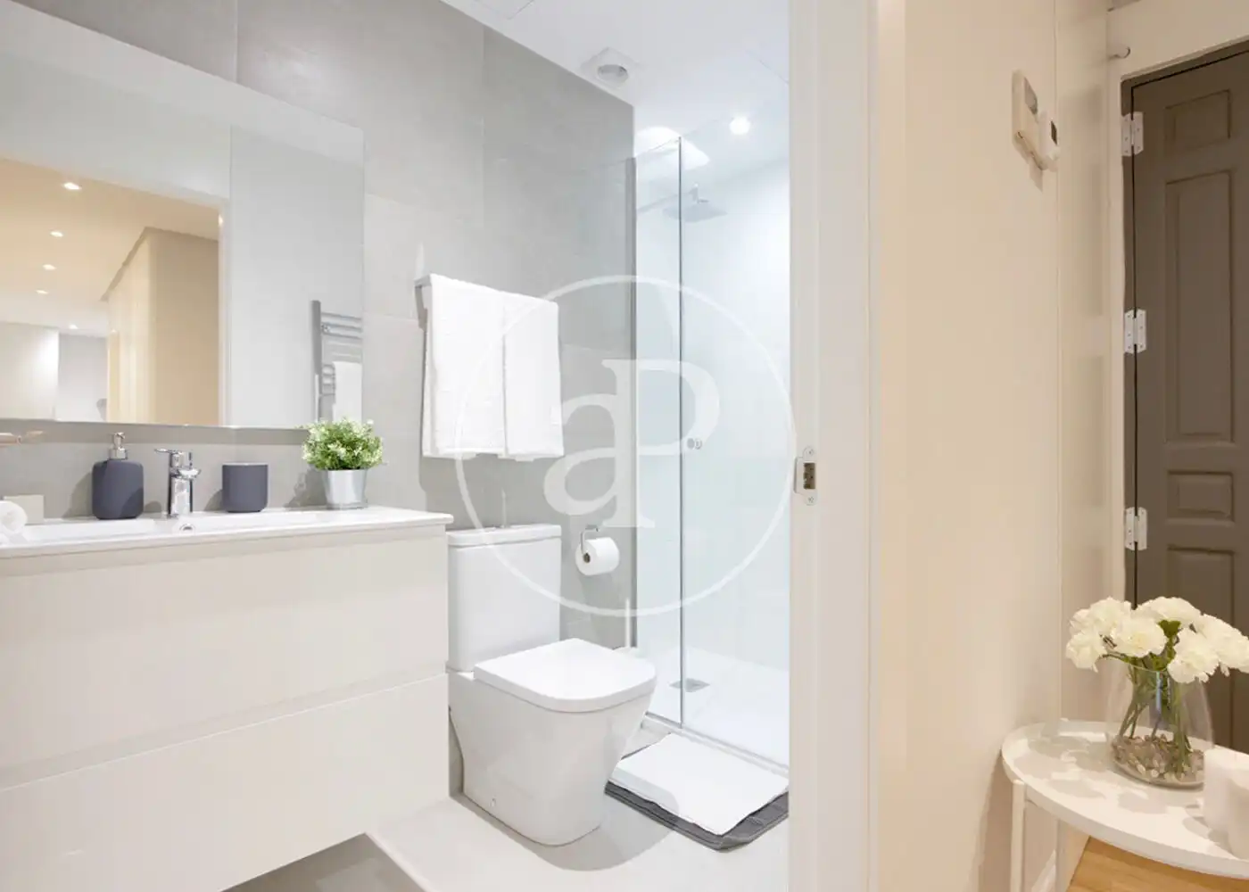 Bathroom of Flat for rent in Barrio de Salamanca