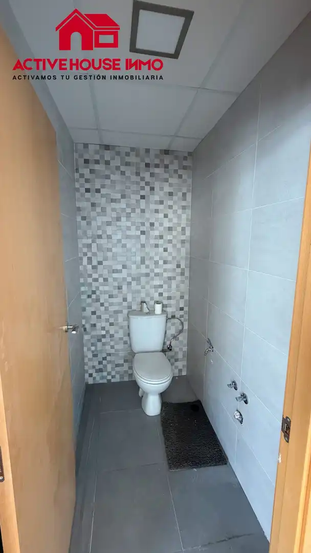 Bathroom of Commercial properties for rent in Santa Bàrbara